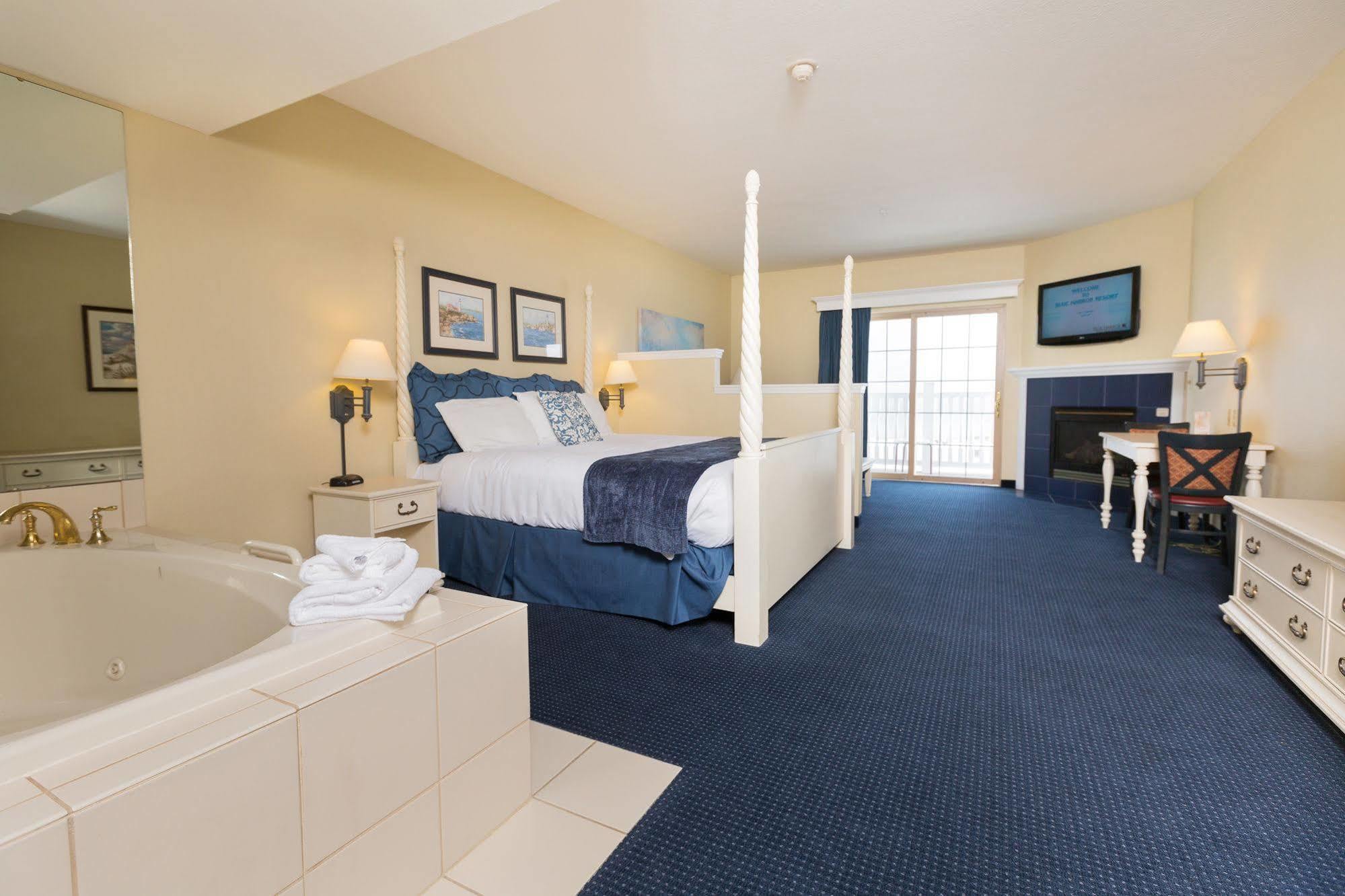 Blue Harbor Resort & Spa シボイガン エクステリア 写真